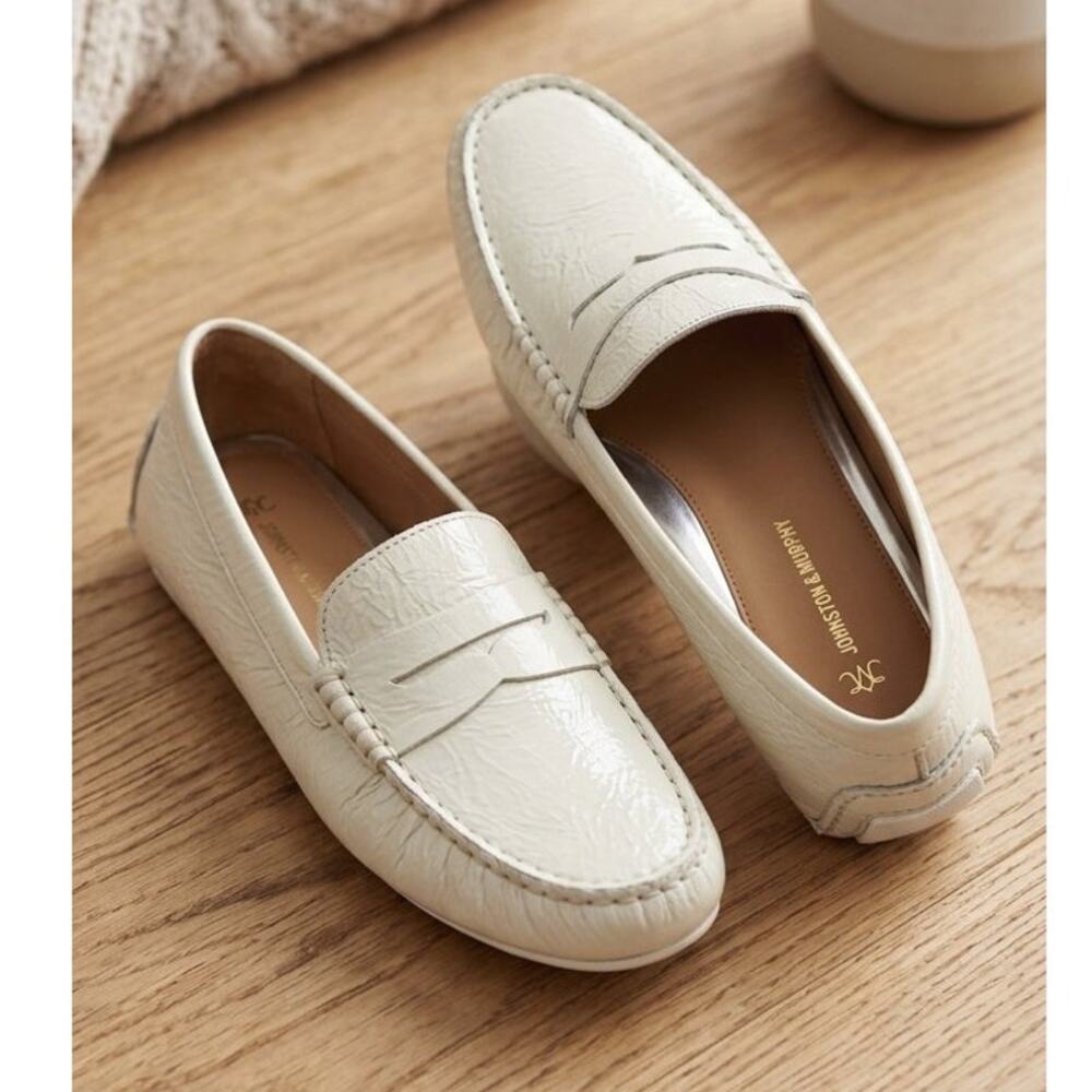 NWOB Johnston & Murphy Women's Sz 10 Cream White Crinkle Patent Leather Loafers